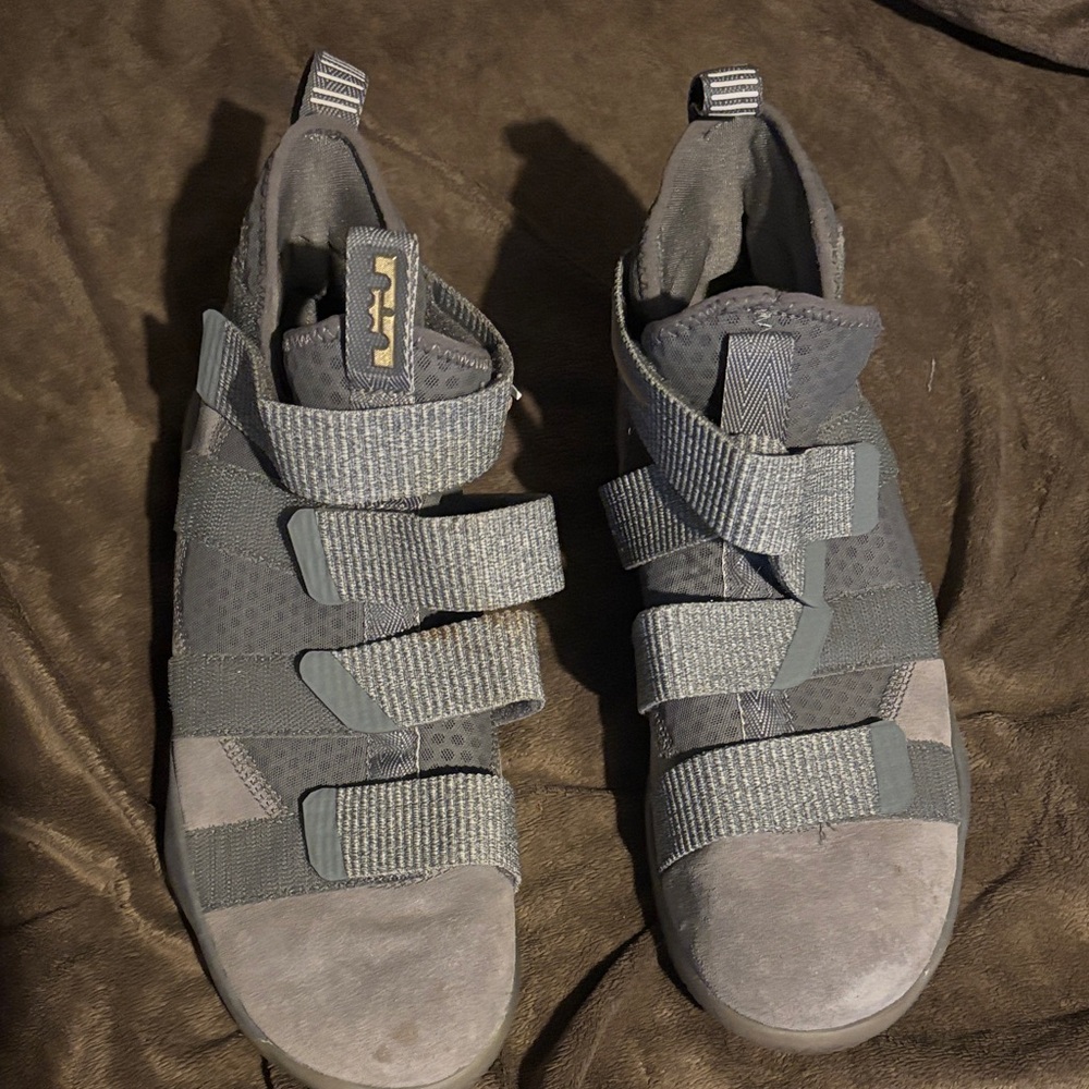 LeBron James solider 11 Gray Men's Shoes